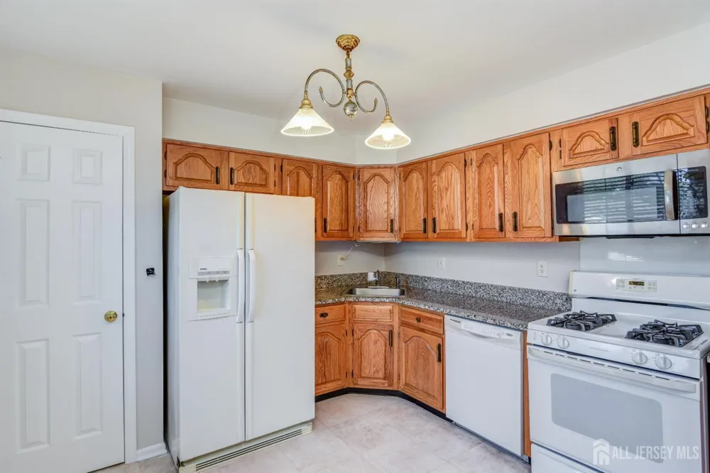 3 Rutland Lane #i Monroe, NJ 08831