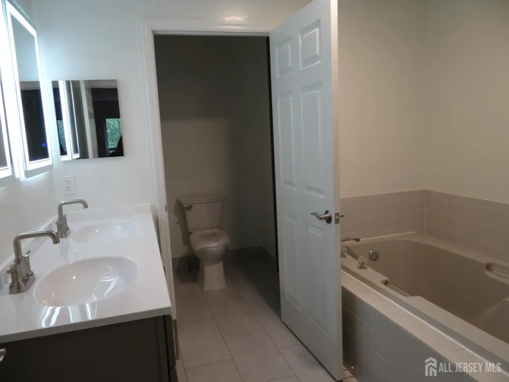 129 Prestwick Way Edison, NJ 08820