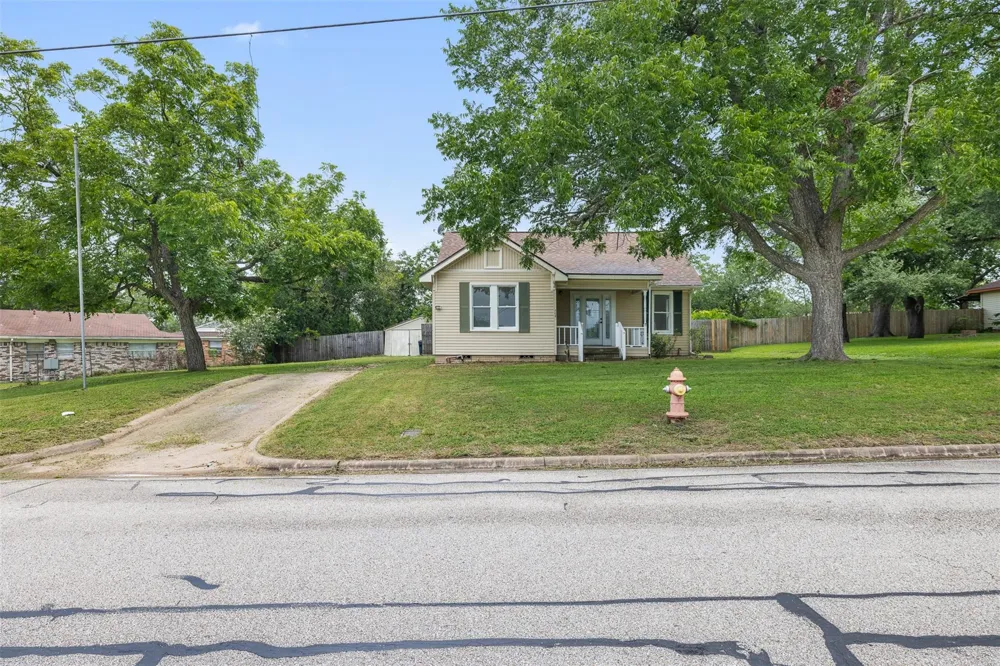 709 Burleson Street Brenham, TX 77833