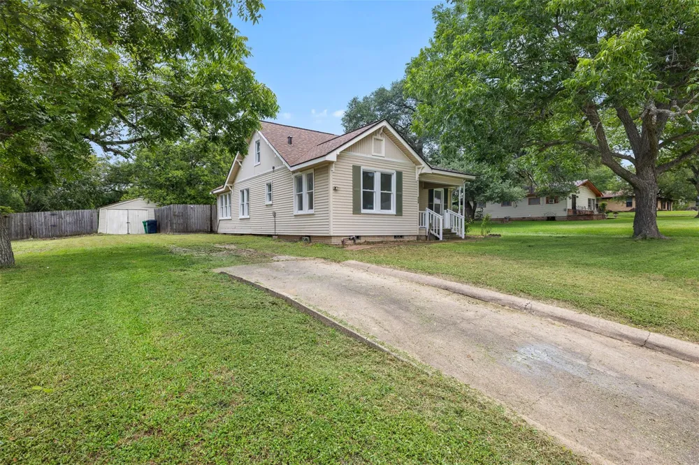 709 Burleson Street Brenham, TX 77833