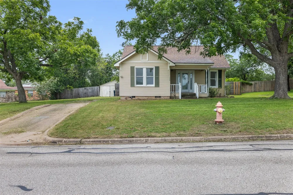 709 Burleson Street Brenham, TX 77833