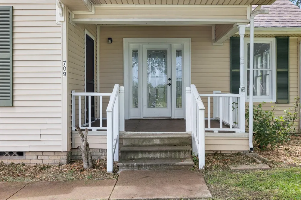 709 Burleson Street Brenham, TX 77833