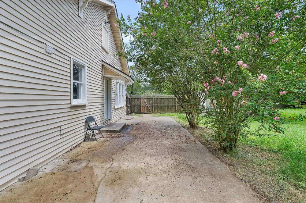 709 Burleson Street Brenham, TX 77833