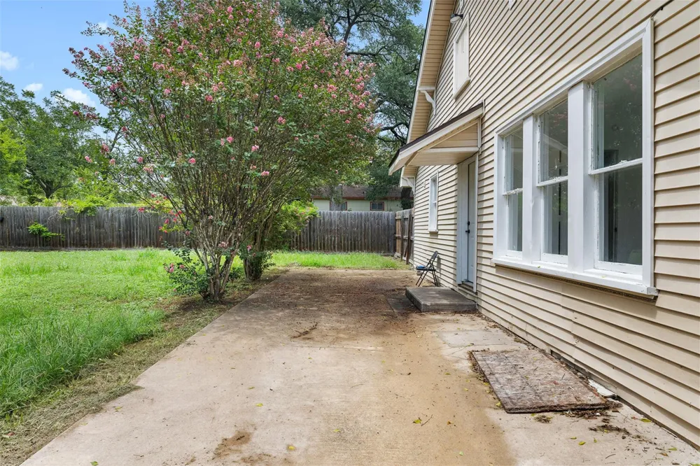 709 Burleson Street Brenham, TX 77833