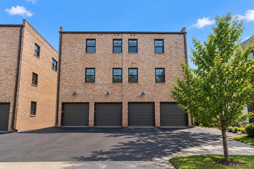 932 W 11 Mile Road Royal Oak City, MI 48067