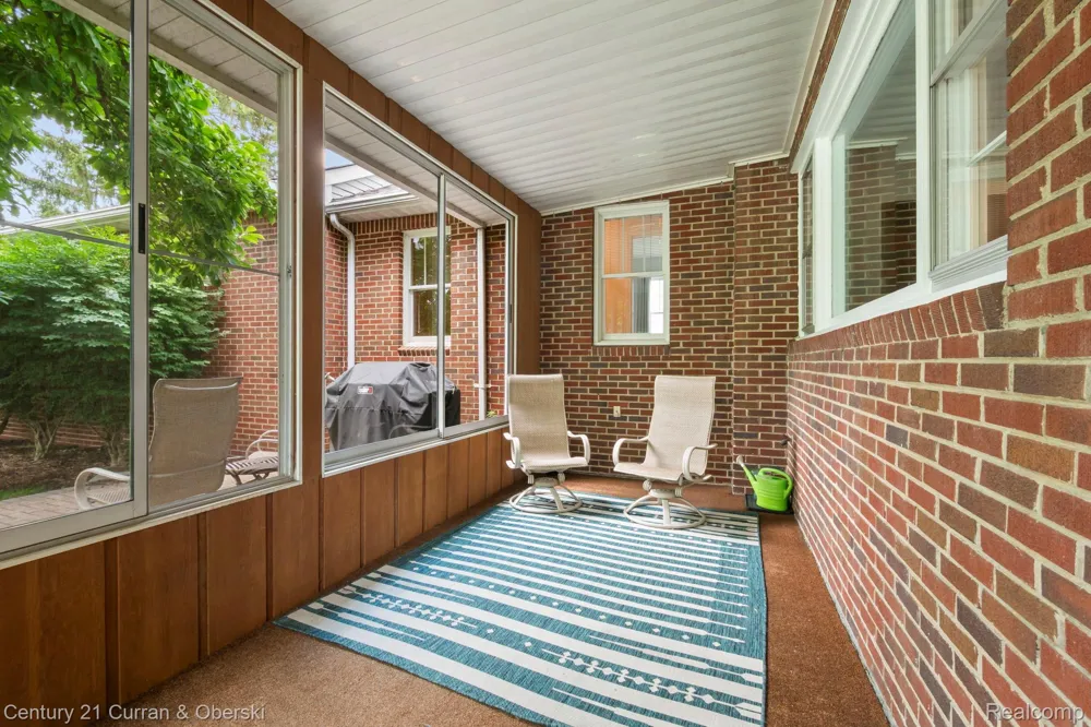 551 Evergreen Street Plymouth City, MI 48170