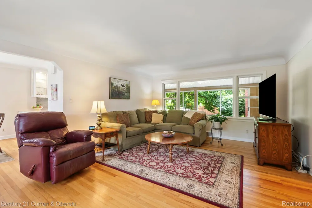 551 Evergreen Street Plymouth City, MI 48170