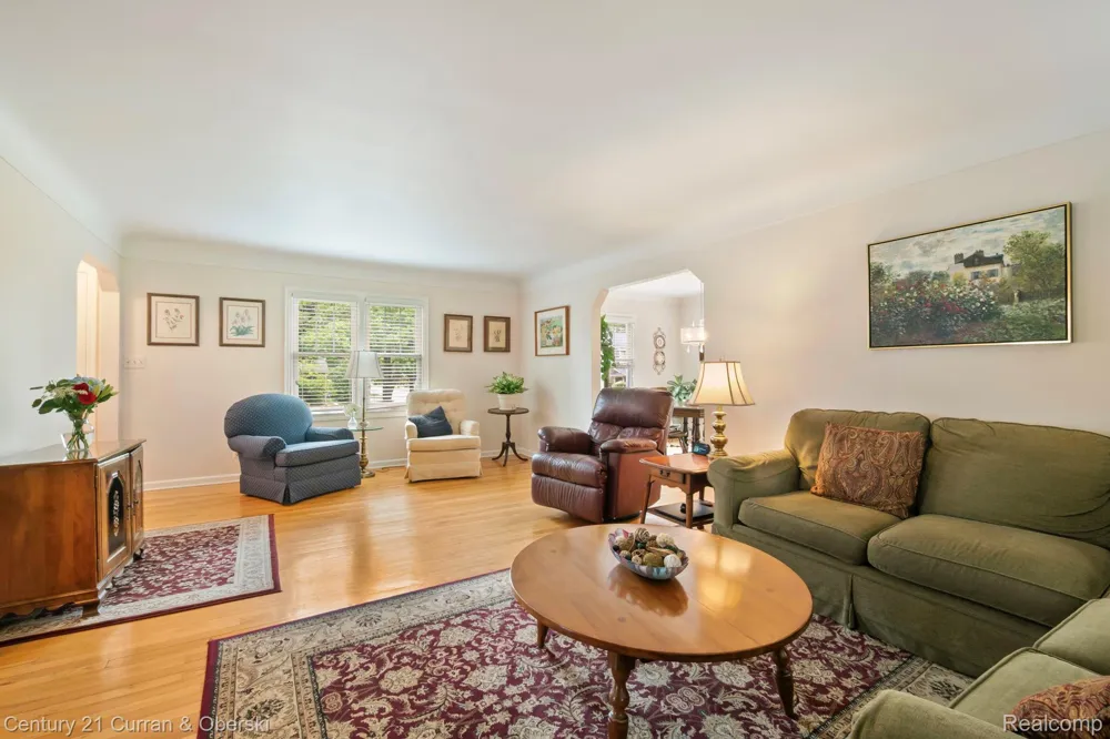 551 Evergreen Street Plymouth City, MI 48170