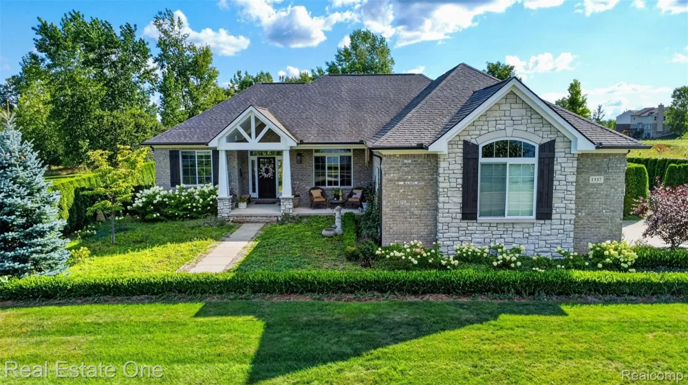 1537 Glass Lake Circle Oxford Charter Township, MI 48371