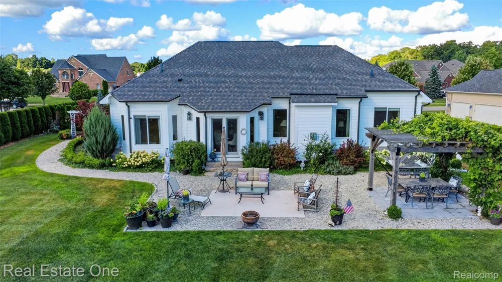1537 Glass Lake Circle Oxford Charter Township, MI 48371