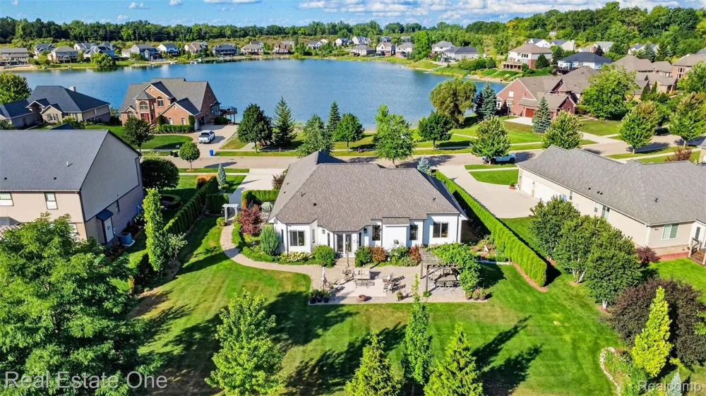 1537 Glass Lake Circle Oxford Charter Township, MI 48371