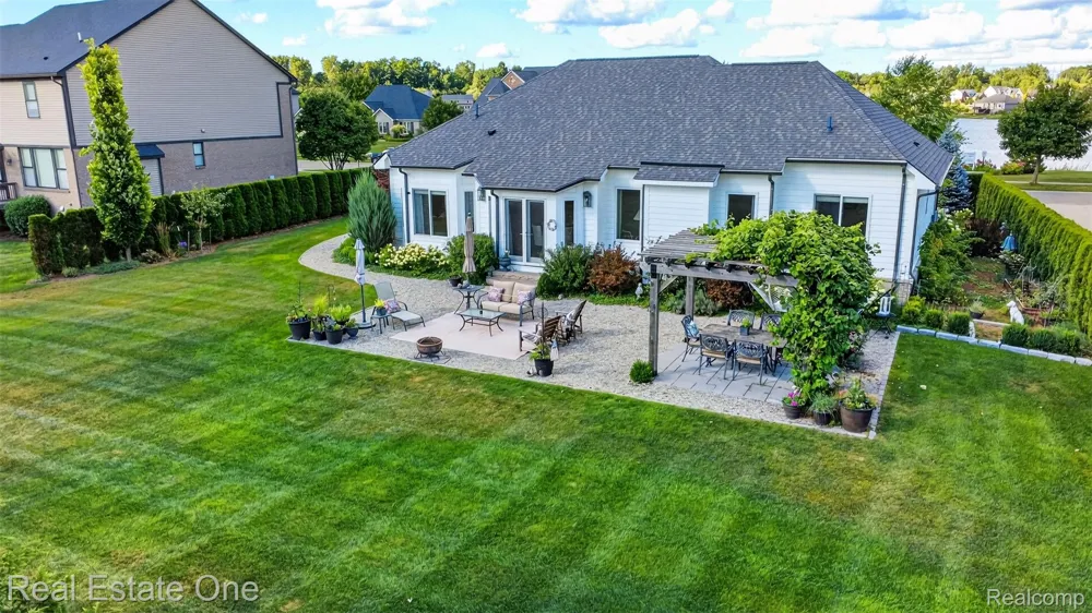 1537 Glass Lake Circle Oxford Charter Township, MI 48371