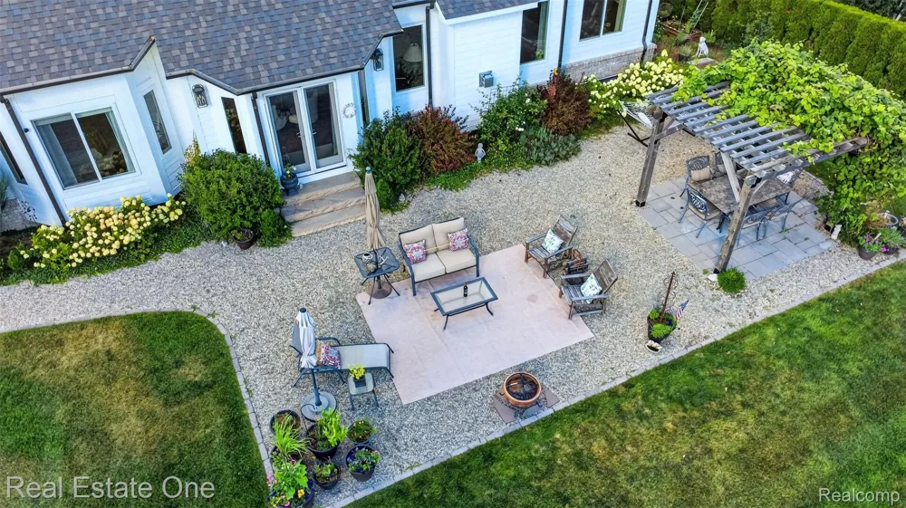 1537 Glass Lake Circle Oxford Charter Township, MI 48371
