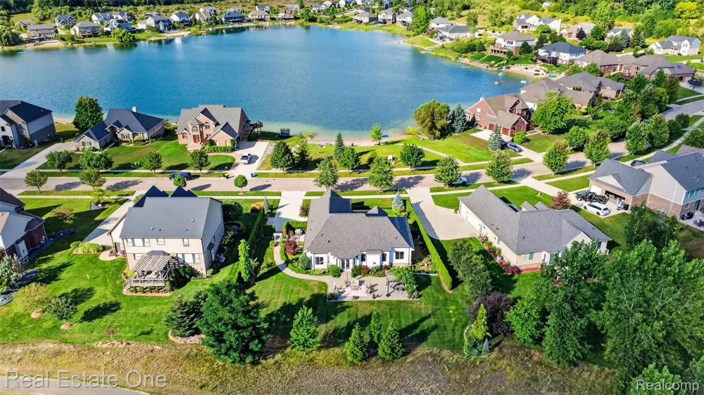 1537 Glass Lake Circle Oxford Charter Township, MI 48371