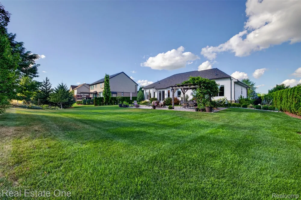 1537 Glass Lake Circle Oxford Charter Township, MI 48371