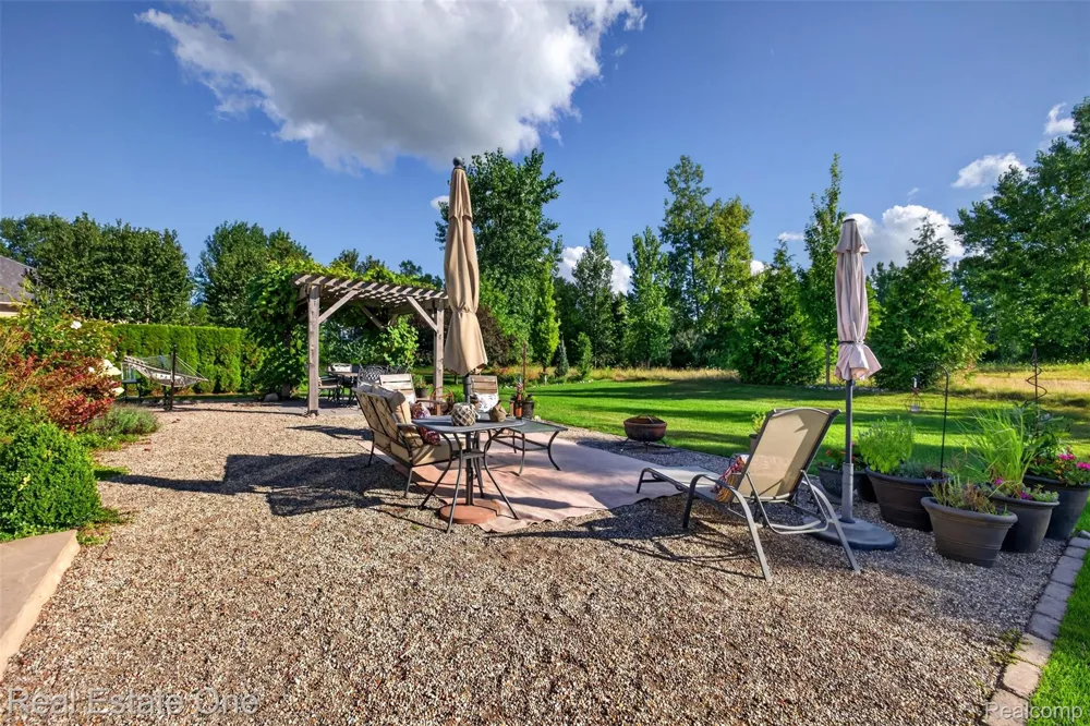 1537 Glass Lake Circle Oxford Charter Township, MI 48371
