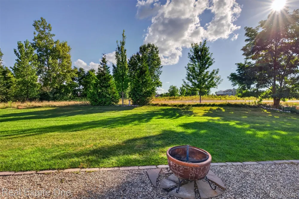 1537 Glass Lake Circle Oxford Charter Township, MI 48371
