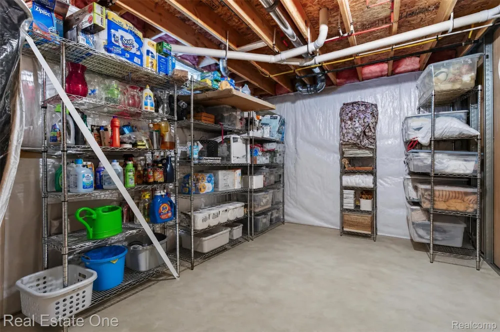 1537 Glass Lake Circle Oxford Charter Township, MI 48371