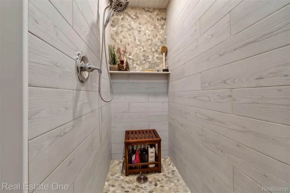 1537 Glass Lake Circle Oxford Charter Township, MI 48371