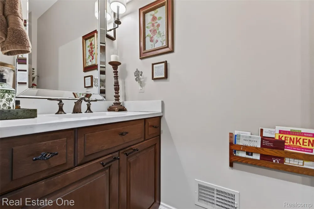 1537 Glass Lake Circle Oxford Charter Township, MI 48371