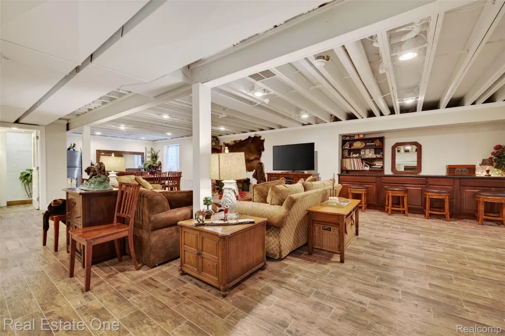 1537 Glass Lake Circle Oxford Charter Township, MI 48371