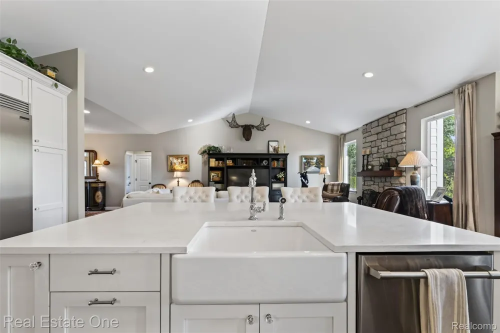 1537 Glass Lake Circle Oxford Charter Township, MI 48371