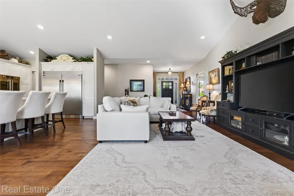1537 Glass Lake Circle Oxford Charter Township, MI 48371