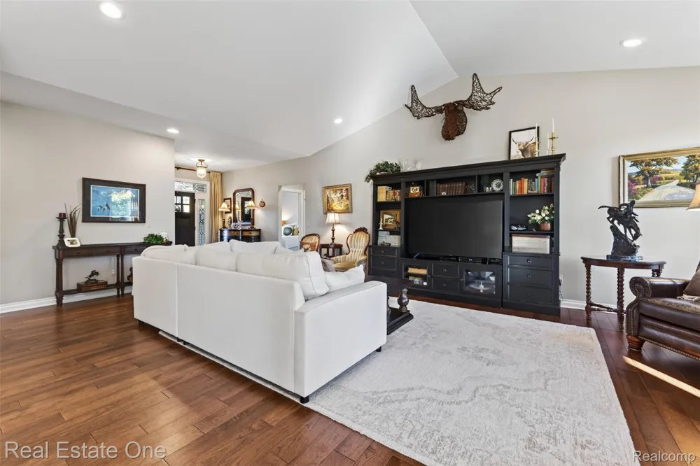 1537 Glass Lake Circle Oxford Charter Township, MI 48371