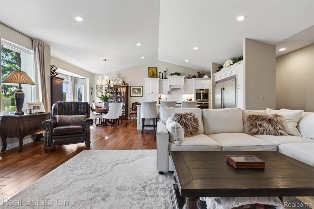 1537 Glass Lake Circle Oxford Charter Township, MI 48371