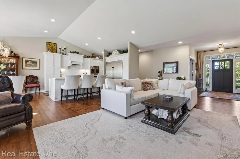 1537 Glass Lake Circle Oxford Charter Township, MI 48371