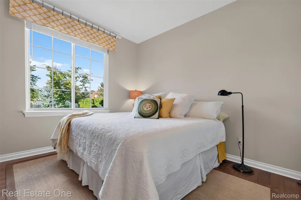 1537 Glass Lake Circle Oxford Charter Township, MI 48371