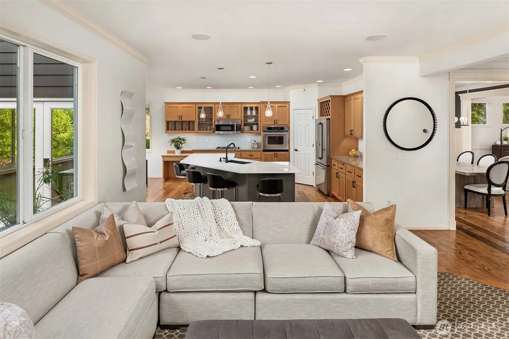 10414 SE 13th Street Bellevue, WA 98004