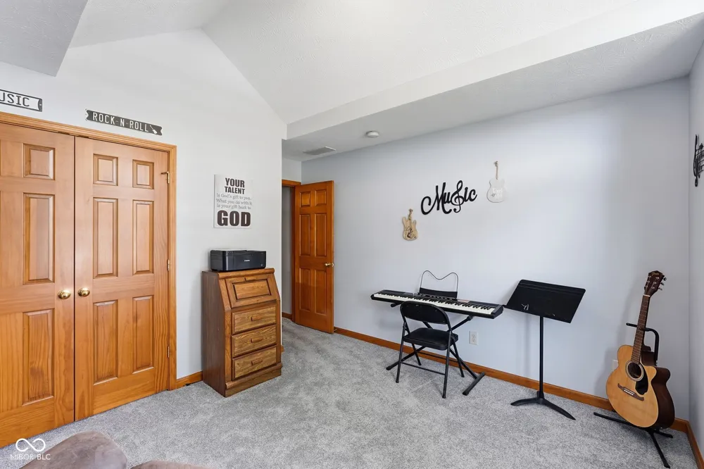 6050 Blue Fox Lane Indianapolis, IN 46237