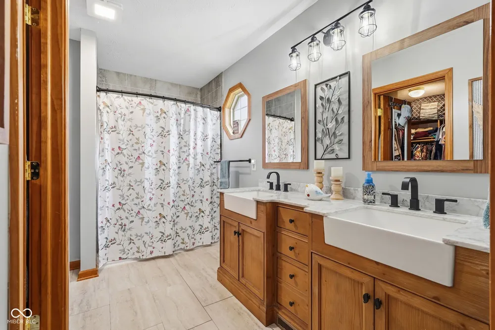 6050 Blue Fox Lane Indianapolis, IN 46237