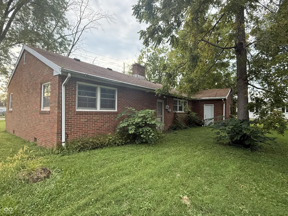 1512 S Elm Crawfordsville, IN 47933