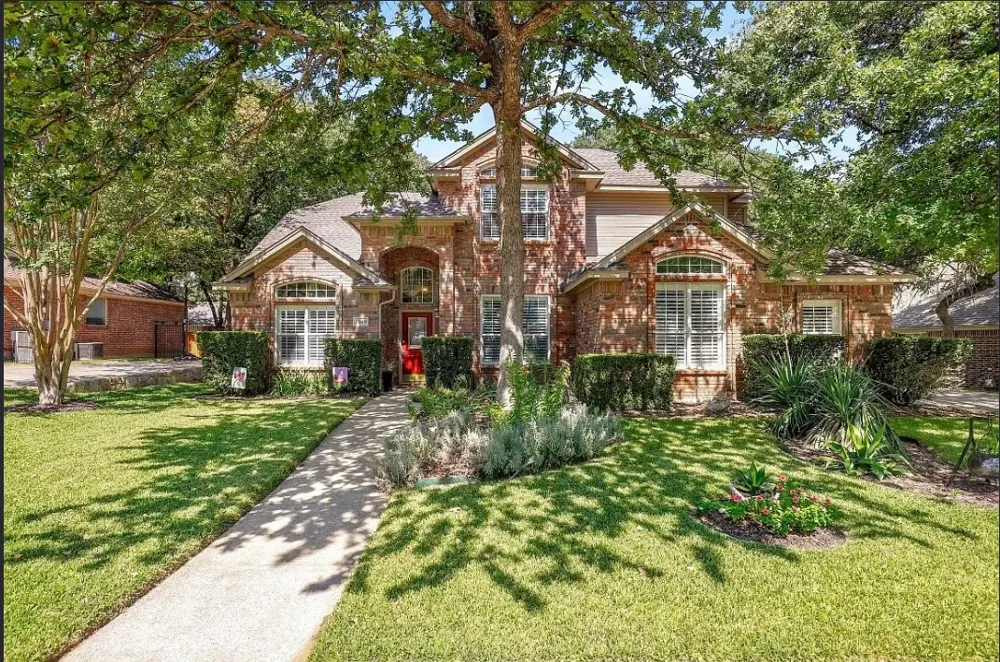 1349 Flying Jib Drive Azle, TX 76020