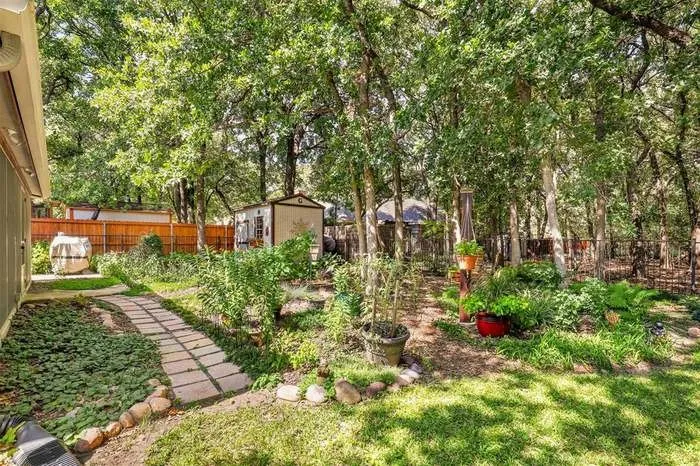 1349 Flying Jib Drive Azle, TX 76020