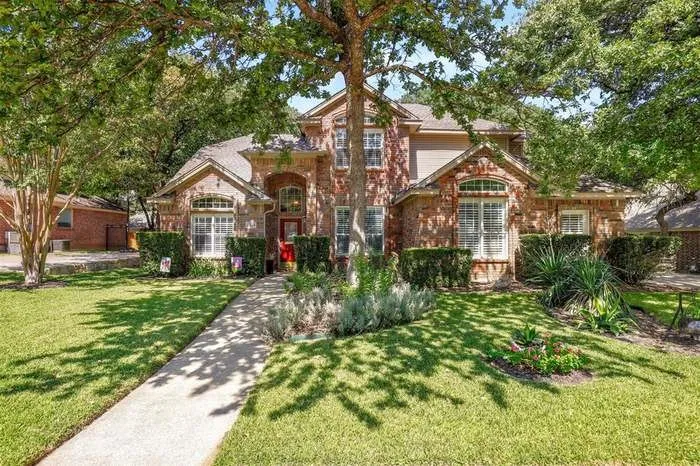 1349 Flying Jib Drive Azle, TX 76020