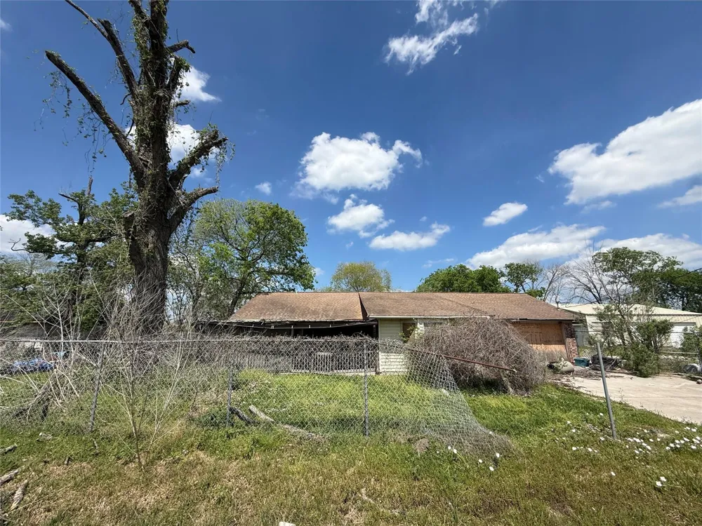 16127 Long Road Houston, TX 77044