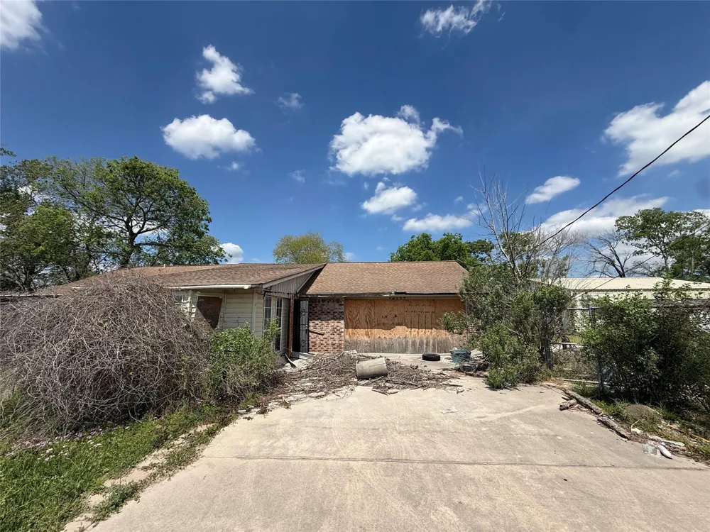 16127 Long Road Houston, TX 77044