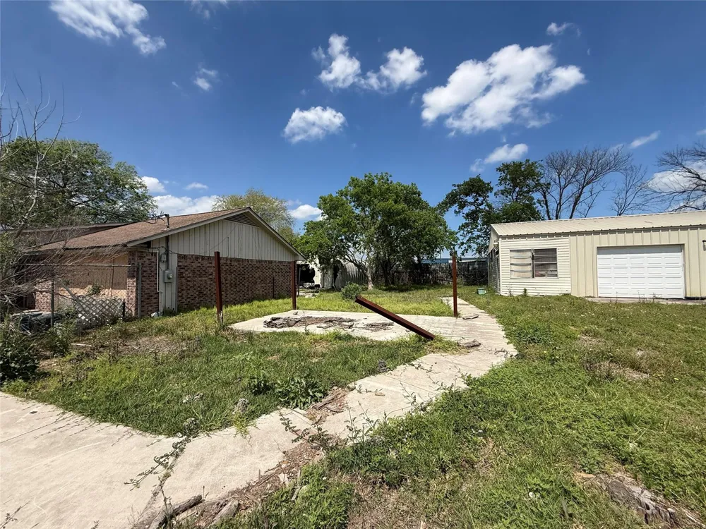 16127 Long Road Houston, TX 77044