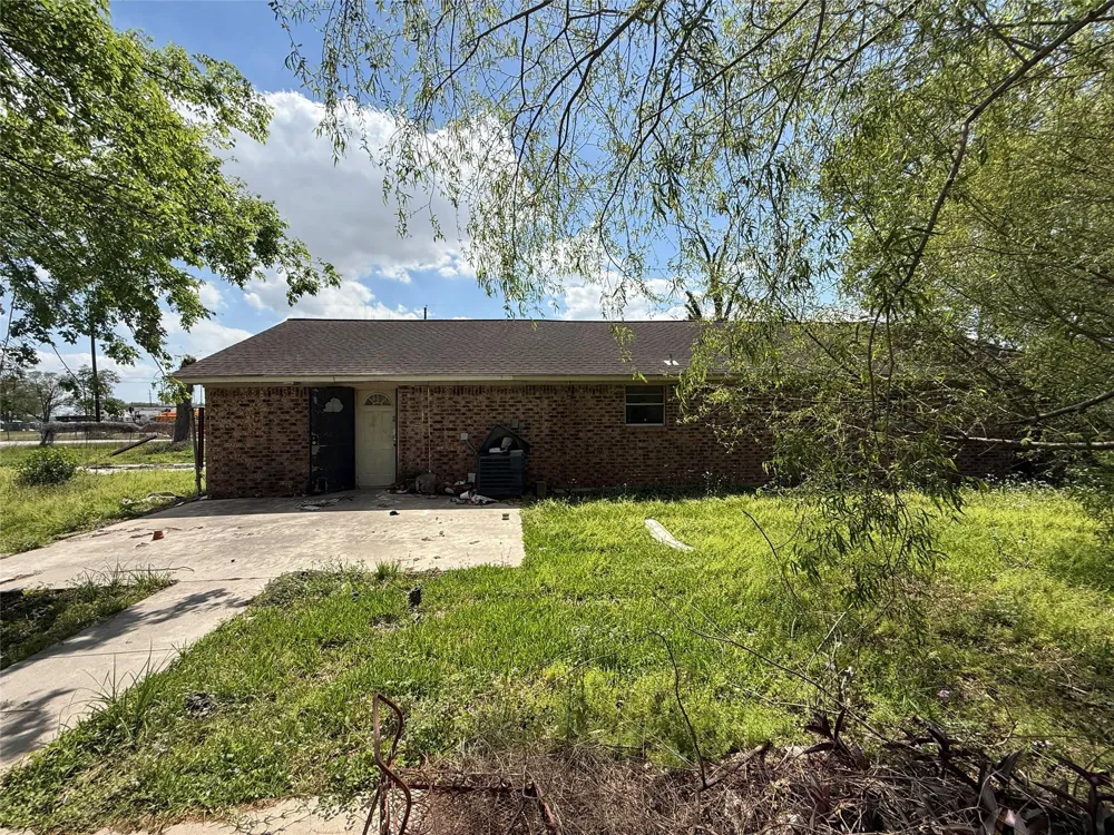 16127 Long Road Houston, TX 77044