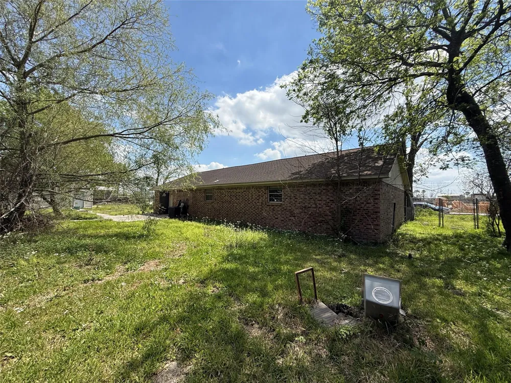 16127 Long Road Houston, TX 77044