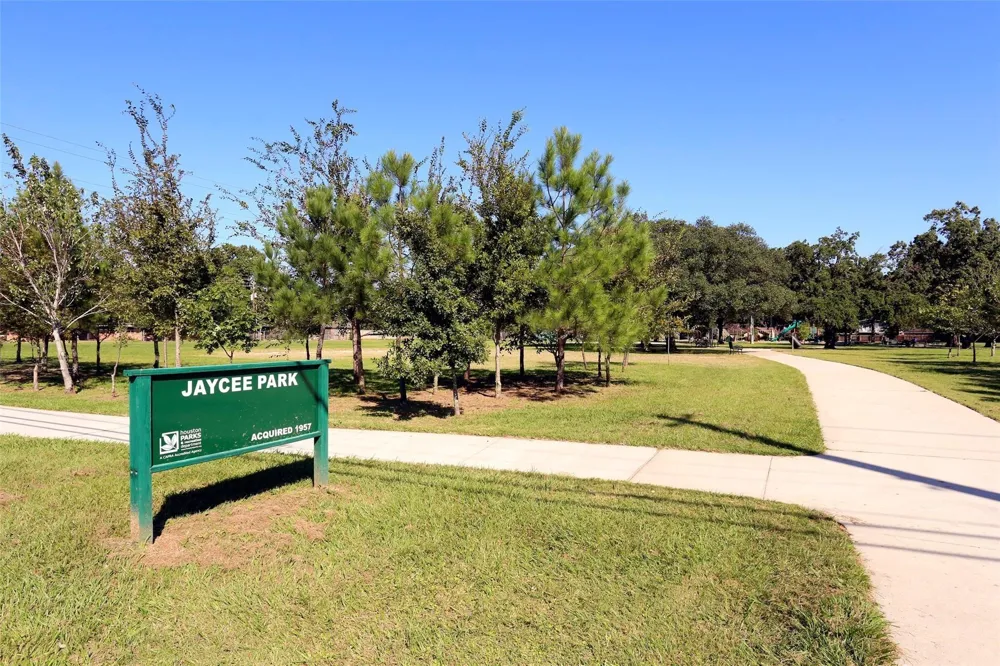 6342 Paddington Bend Drive Houston, TX 77008