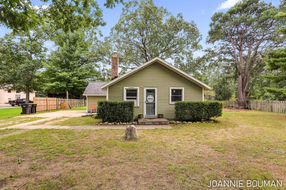 15412 Groesbeck Street Grand Haven, MI 49417