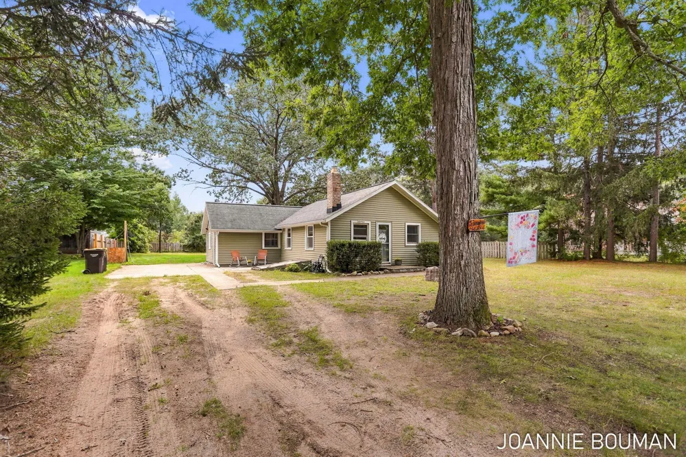 15412 Groesbeck Street Grand Haven, MI 49417