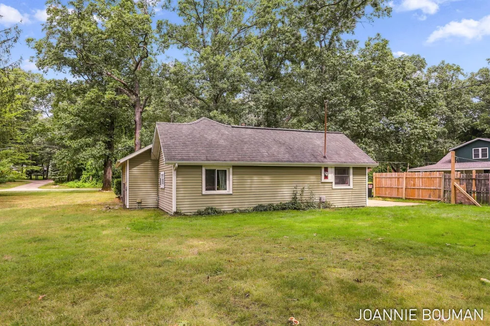15412 Groesbeck Street Grand Haven, MI 49417