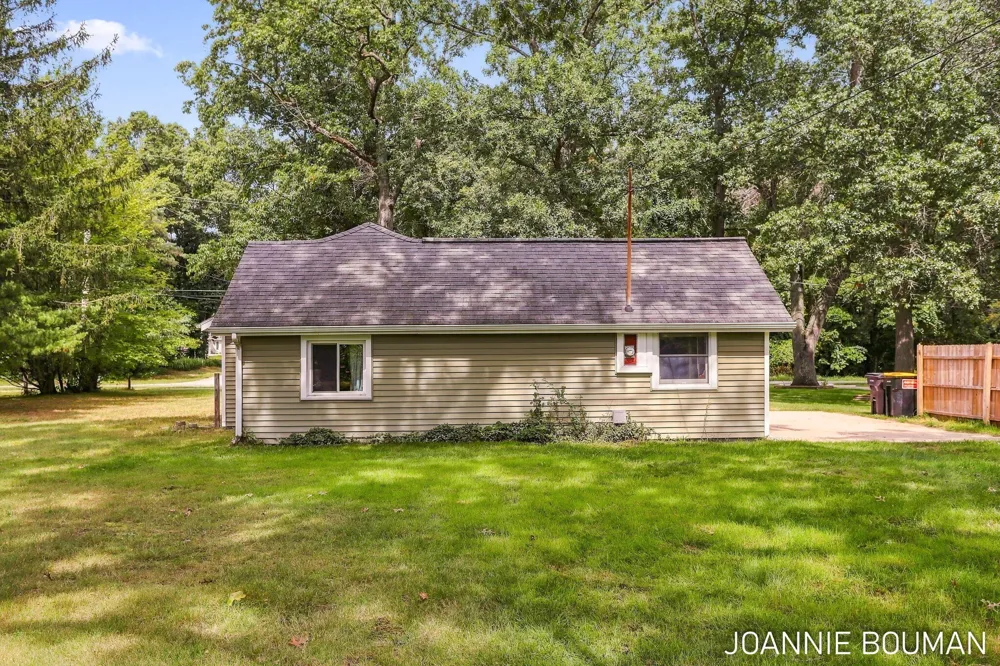 15412 Groesbeck Street Grand Haven, MI 49417