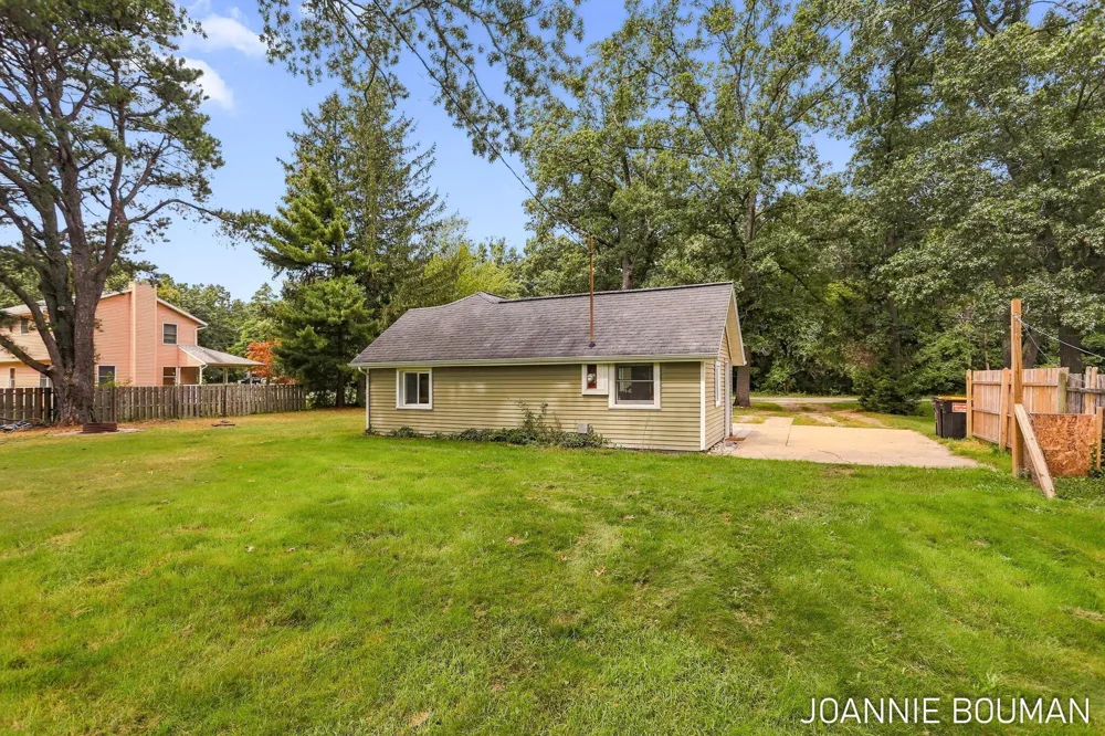 15412 Groesbeck Street Grand Haven, MI 49417
