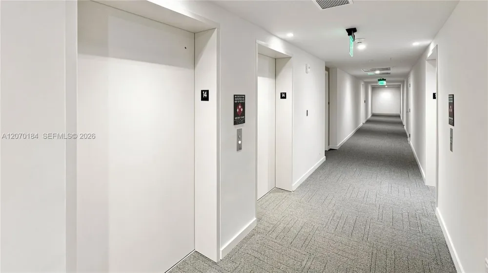 2411 Laguna Cir #1402 Miami, FL 33181